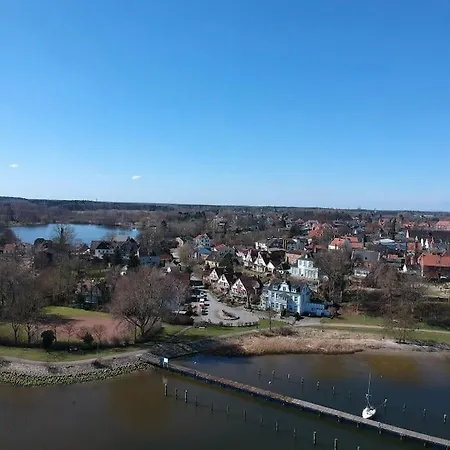 Wohnen Am Seglerhafen Mit Traveblick Im Kontorhaus Viele Extras Lubeka